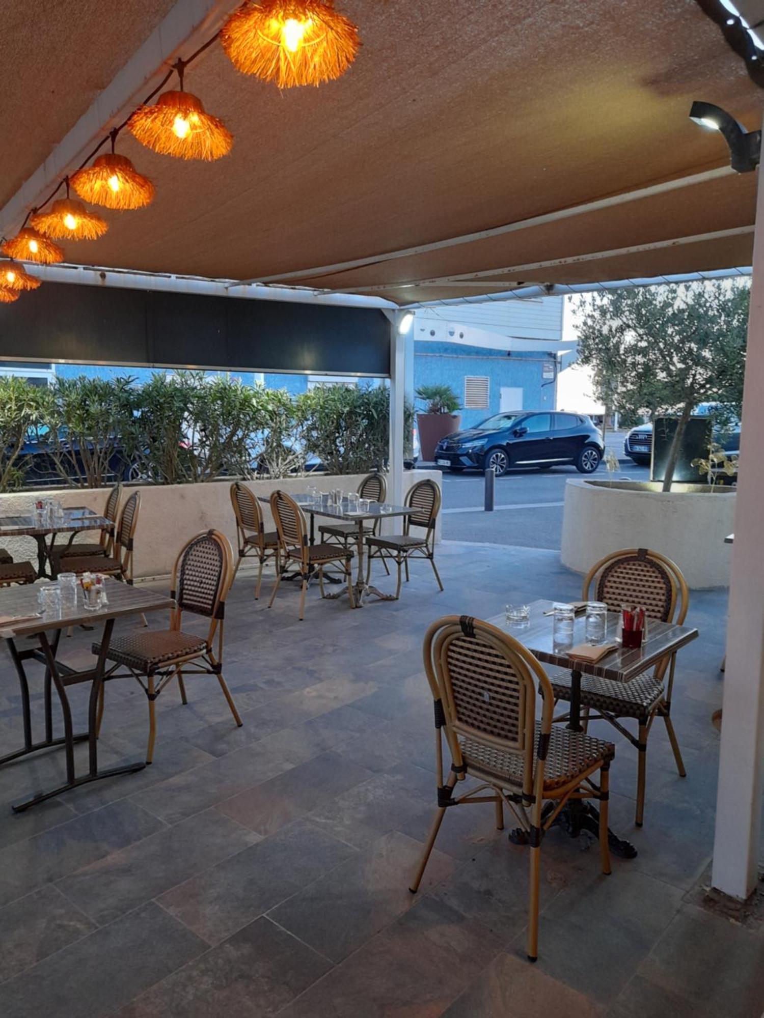 Hotel Restaurant Calypso Fos-sur-Mer Buitenkant foto
