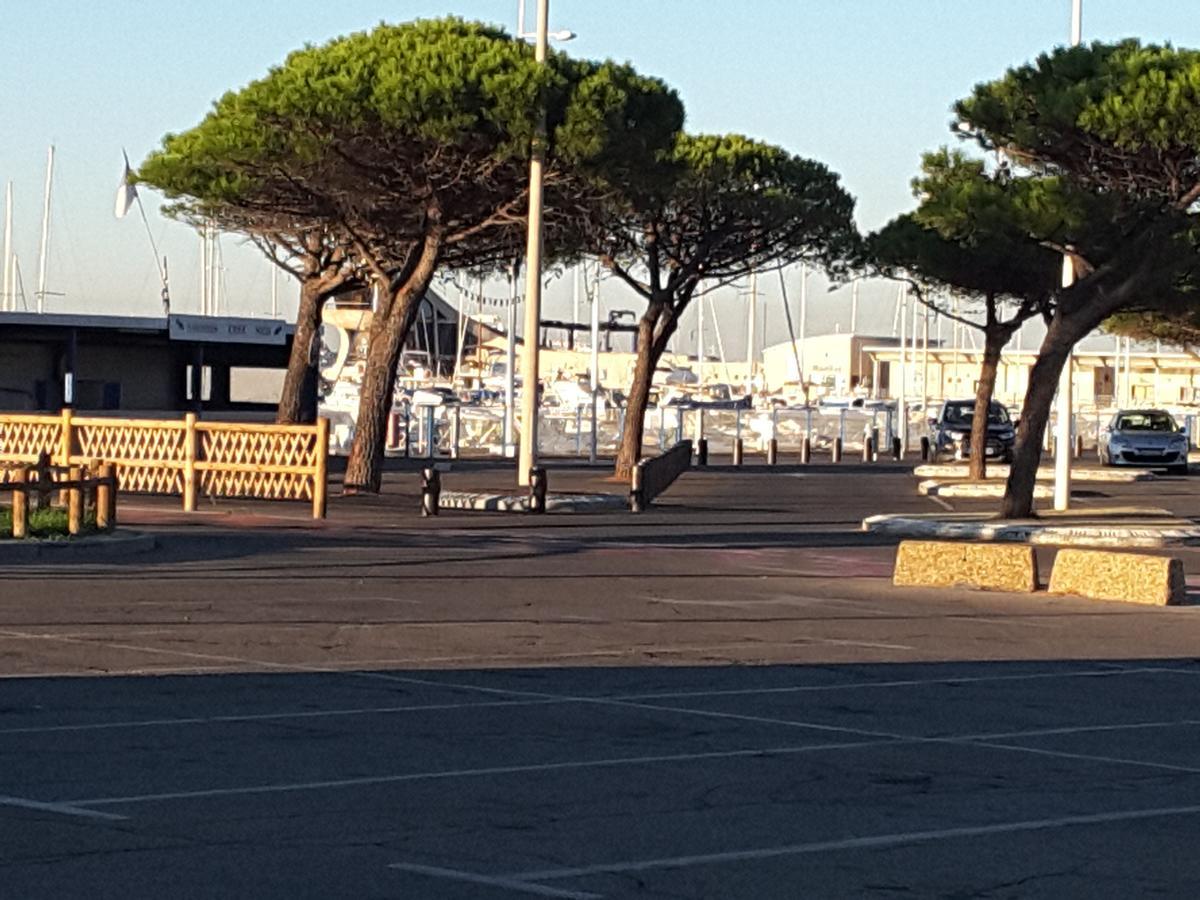 Hotel Restaurant Calypso Fos-sur-Mer Buitenkant foto