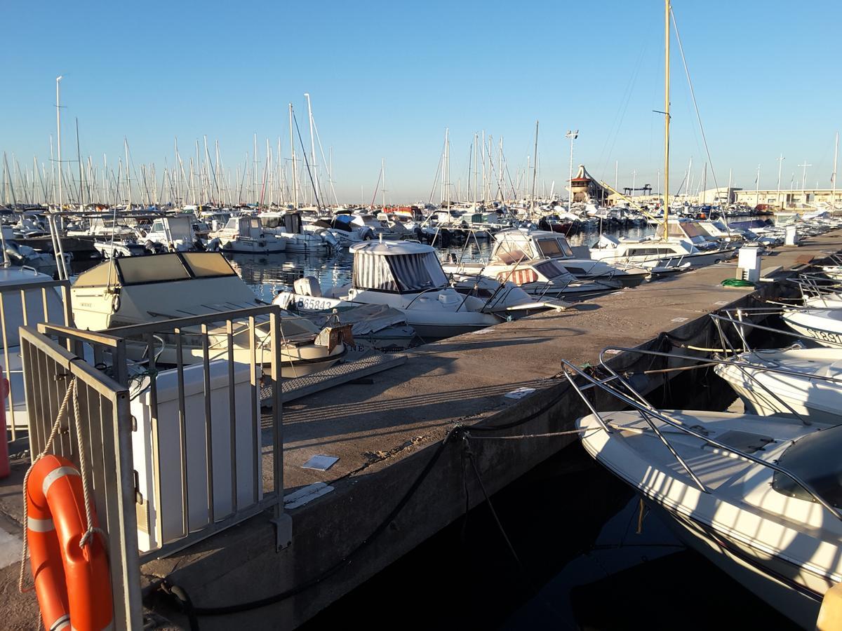 Hotel Restaurant Calypso Fos-sur-Mer Buitenkant foto